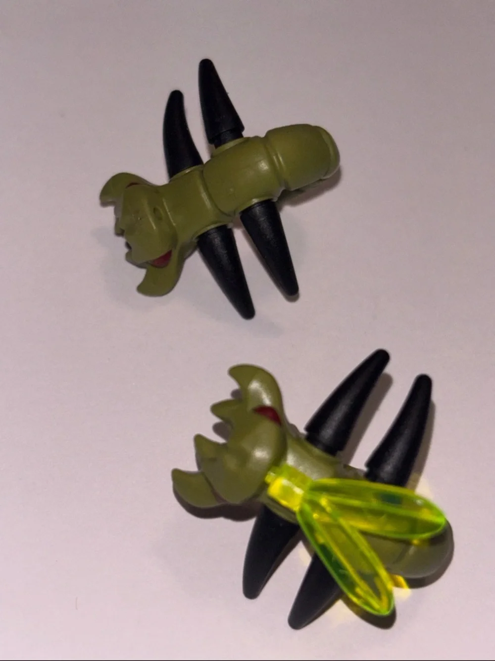 LEGO - Minifig, Animal - Insectoid w/ Wings, Dark Red Eyes - Olive Green